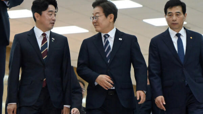 비타민이라도 보내드릴까요? 점점 초췌해지는 강훈식 실장, 이재명 대통령과 한 달 일해본 후기