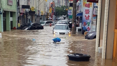 광주·전남 물폭탄, 도로는 수영장, 비행기·기차는 올스톱