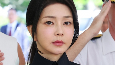 김건희, 오전 10시 헌정사상 첫 '前영부인 피의자 소환'…도이치모터스 등 16개 의혹 조사