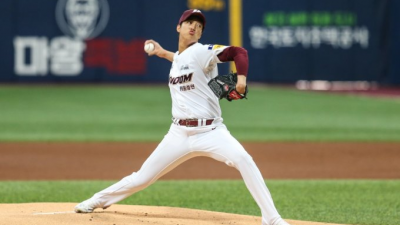 '벌칙 펑고'에 무너진 안우진의 MLB 꿈…어깨 부상으로 2년 허비 위기